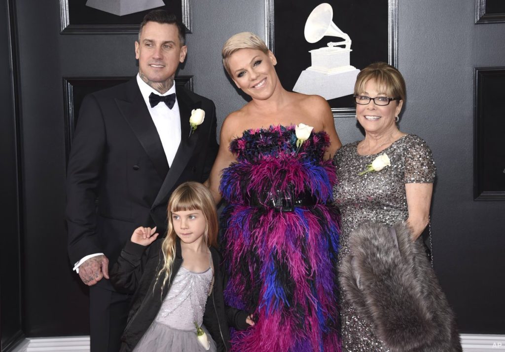 2uR_2SmVcxU