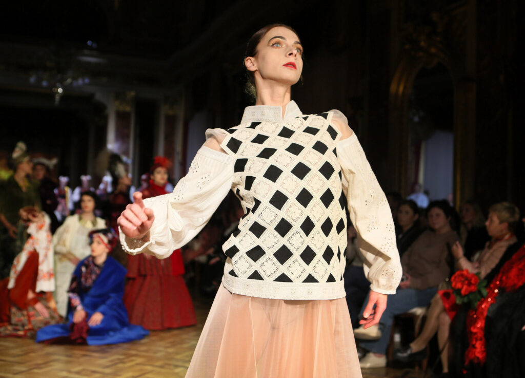 defile-vystava_ROZMOVA_PTAKHIV_Karavanska_and_Polovynka_(KRAVS-X)_5068