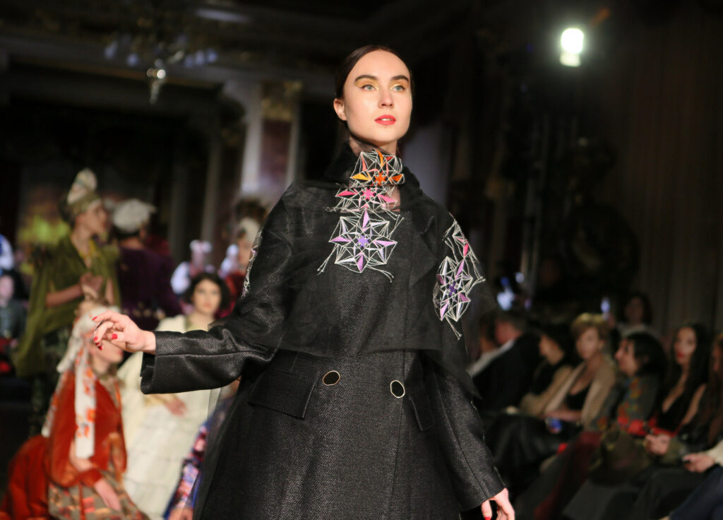 defile-vystava_ROZMOVA_PTAKHIV_Karavanska_and_Polovynka_(KRAVS-X)_5090