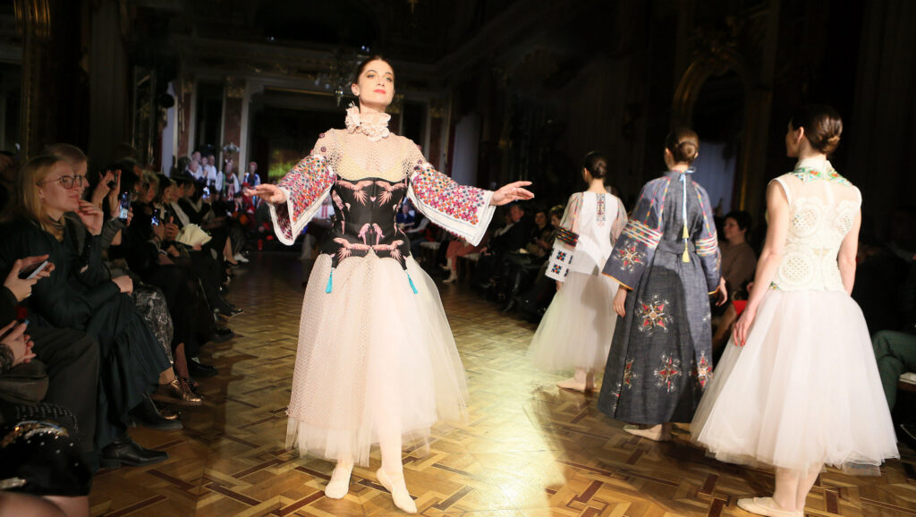 defile-vystava_ROZMOVA_PTAKHIV_Karavanska_and_Polovynka_(KRAVS-X)_5355